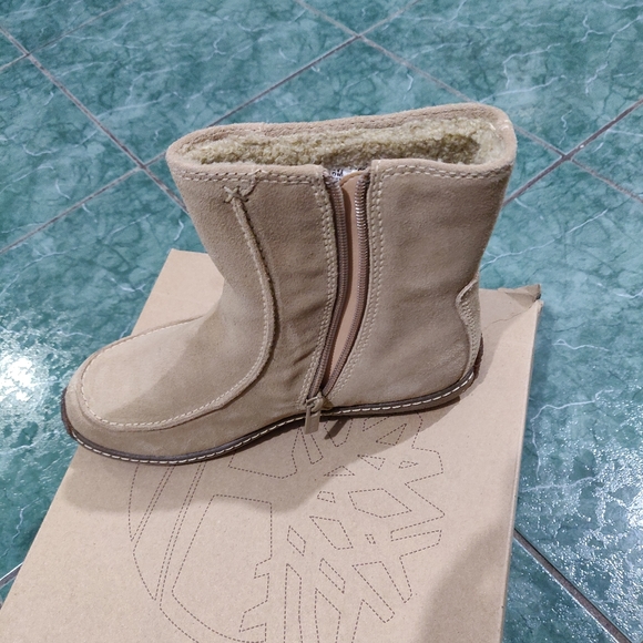 Boots - Picture 1 of 4